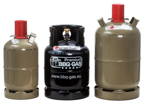 Gasflaschen-Größenvergleich 8kg Premium Barbecue Gasflasche sowie 5kg bzw. 11kg graue Eigentumsflasche.